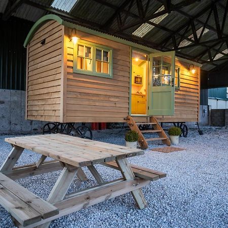 Finest Retreats - The Shepherd'S Hut At Northcombe Farm Beaworthy Exterior photo