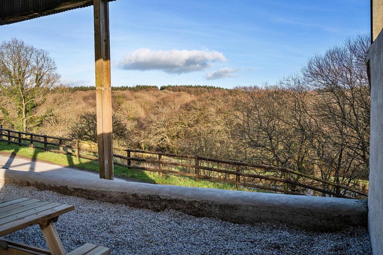 Finest Retreats - The Shepherd'S Hut At Northcombe Farm Beaworthy Exterior photo
